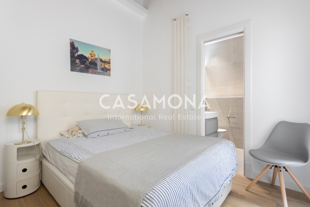 Modernist Gem with Bright Balcony in the Heart of Dreta de l’Eixample