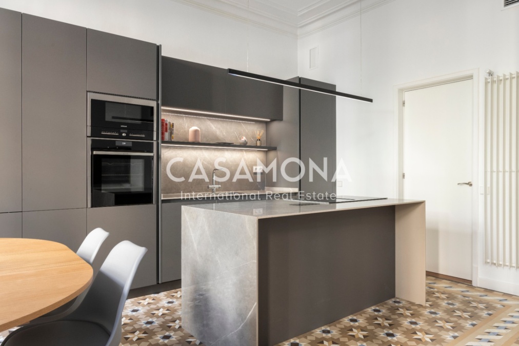 Modernistisches Juwel mit hellem Balkon im Herzen der Dreta de l’Eixample