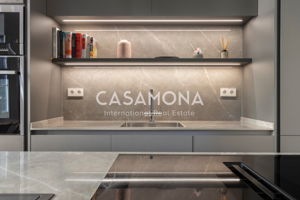Modernist Gem with Bright Balcony in the Heart of Dreta de l’Eixample