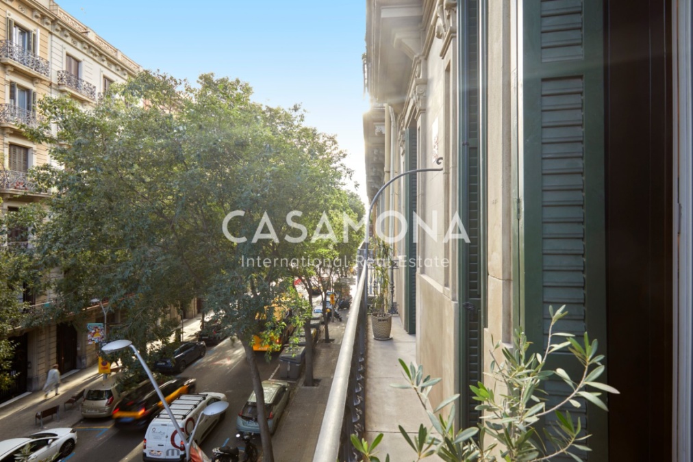Modernist Gem with Bright Balcony in the Heart of Dreta de l’Eixample