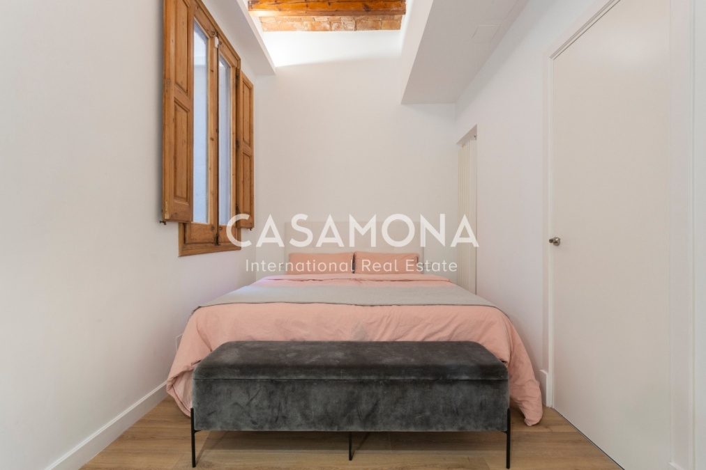 Modernist Gem with Bright Balcony in the Heart of Dreta de l’Eixample