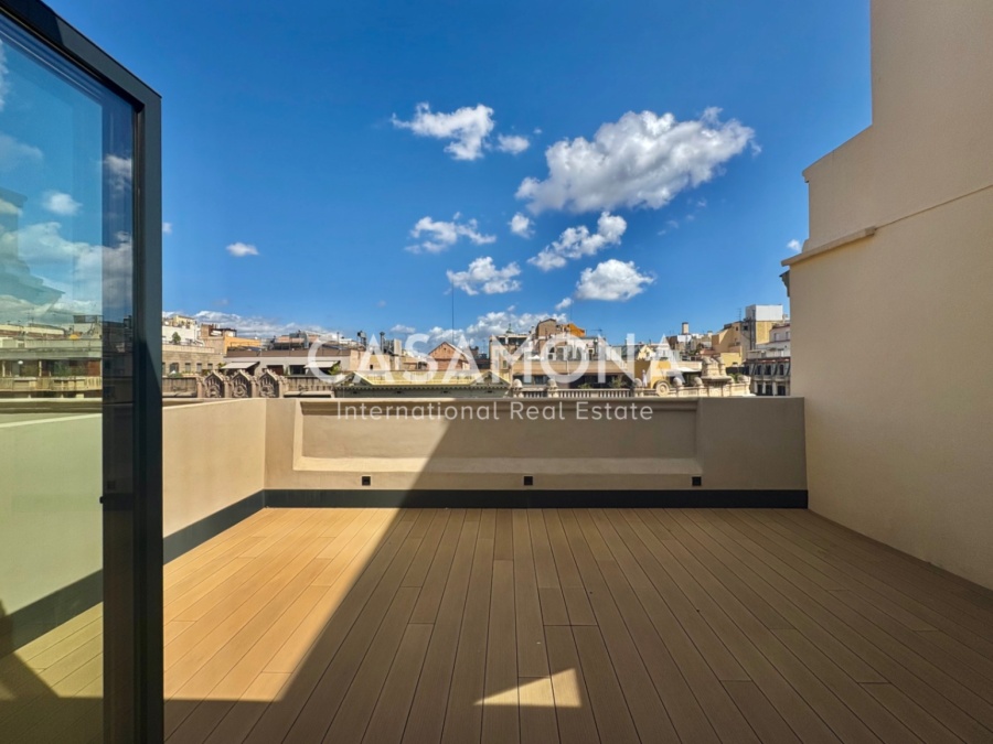 Penthouse Moderne Avec Terrasse Privée au Cœur de Barcelone Penthouse Moderne Avec Terrasse Privée au Cœur de Barcelone
