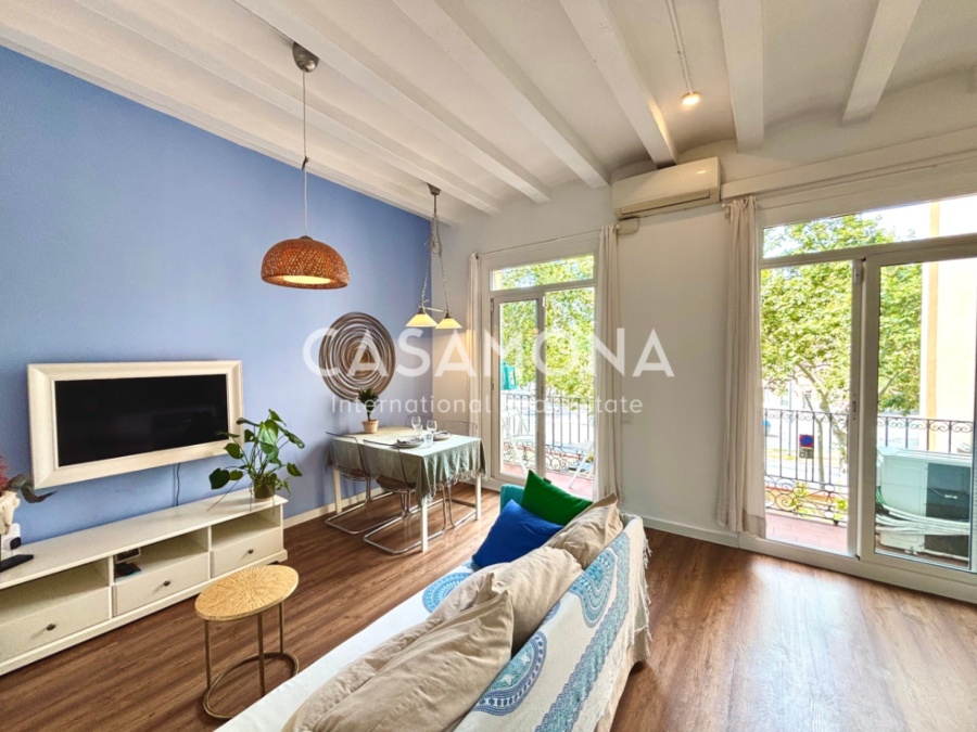 (VENDU) Appartement de 2 chambres entièrement rénové avec un balcon donnant sur le port de Barceloneta (VENDU) Appartement de 2 chambres entièrement rénové avec un balcon donnant sur le port de Barceloneta