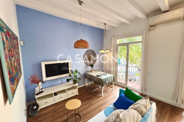 (SOLD) Fully Renovated 2 Bedroom Apartment with a Balcony Facing the Harbour of Barceloneta (SOLD) Fully Renovated 2 Bedroom Apartment with a Balcony Facing the Harbour of Barceloneta
