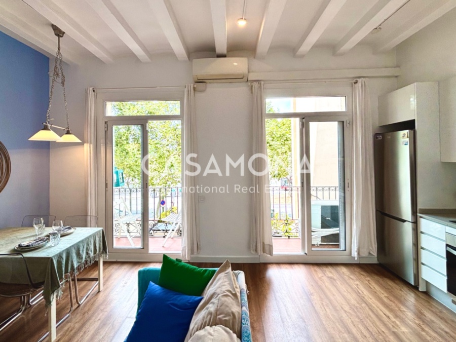 (VERKAUFT) Vollständig renovierte 2-Zimmer-Wohnung mit Balkon, der zum Hafen von Barceloneta zeigt. (VERKAUFT) Vollständig renovierte 2-Zimmer-Wohnung mit Balkon, der zum Hafen von Barceloneta zeigt.
