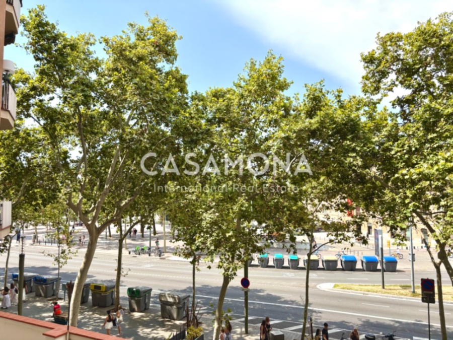 (VERKAUFT) Vollständig renovierte 2-Zimmer-Wohnung mit Balkon, der zum Hafen von Barceloneta zeigt. (VERKAUFT) Vollständig renovierte 2-Zimmer-Wohnung mit Balkon, der zum Hafen von Barceloneta zeigt.