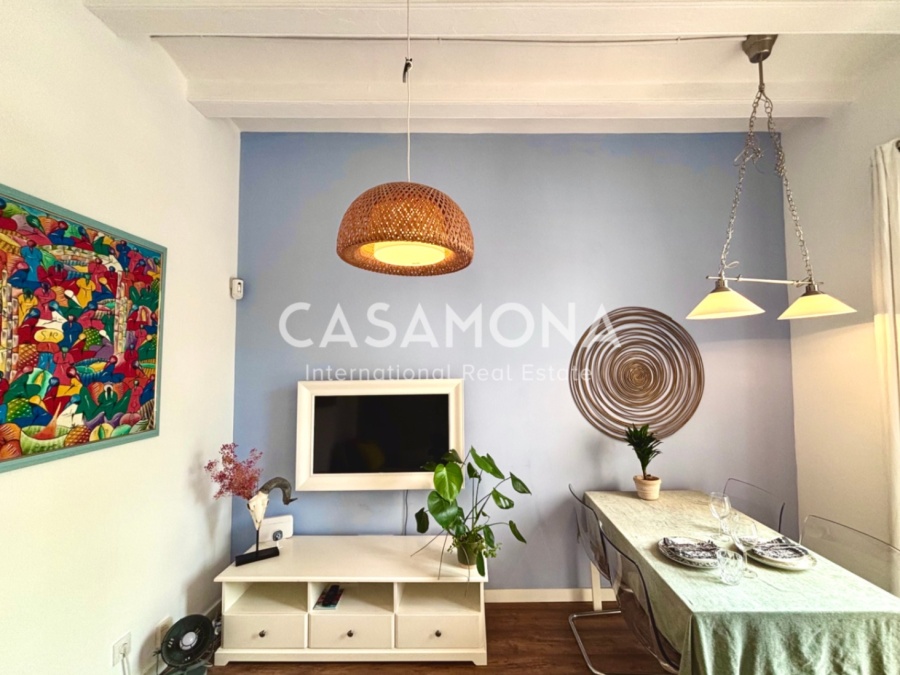 (SOLD) Fully Renovated 2 Bedroom Apartment with a Balcony Facing the Harbour of Barceloneta