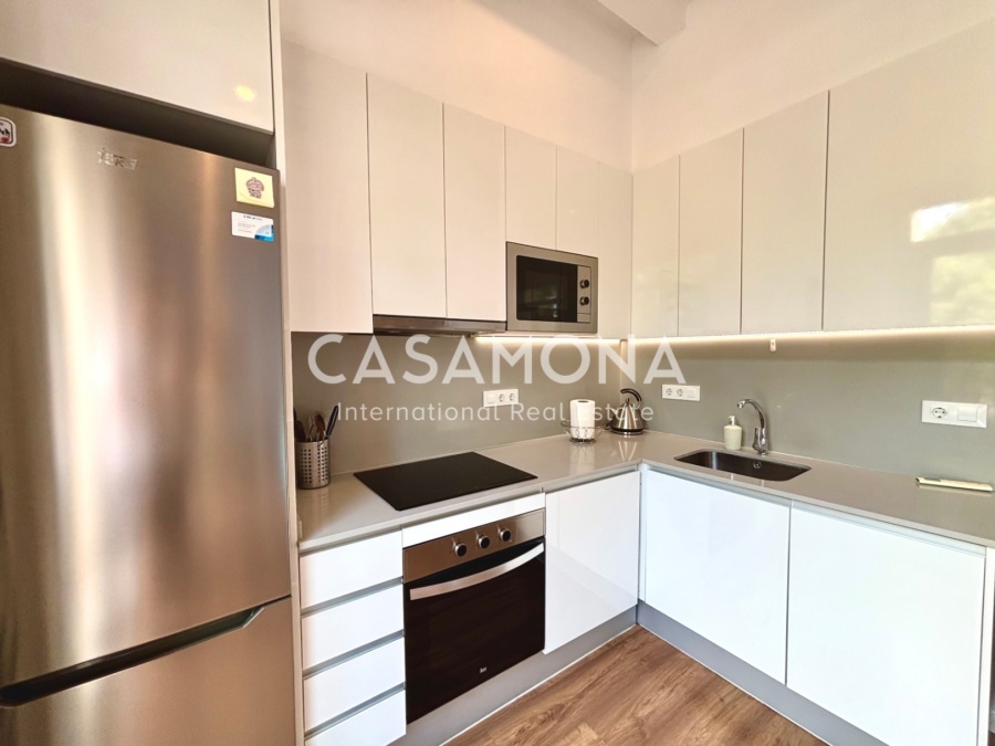 (VERKAUFT) Vollständig renovierte 2-Zimmer-Wohnung mit Balkon, der zum Hafen von Barceloneta zeigt. (VERKAUFT) Vollständig renovierte 2-Zimmer-Wohnung mit Balkon, der zum Hafen von Barceloneta zeigt.