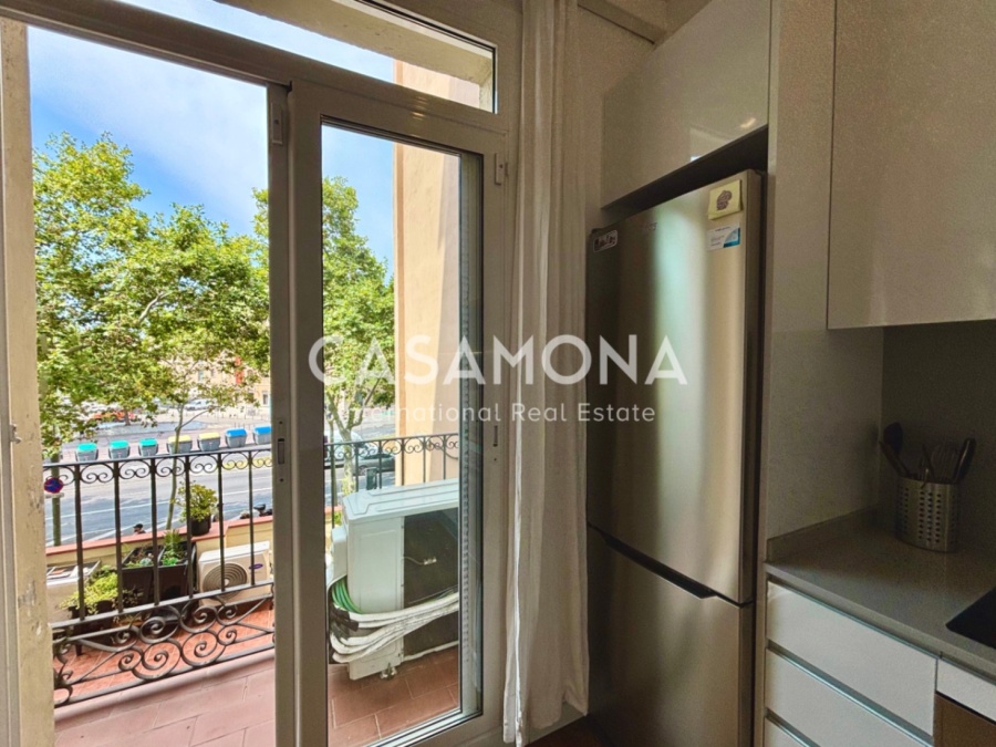 (VERKAUFT) Vollständig renovierte 2-Zimmer-Wohnung mit Balkon, der zum Hafen von Barceloneta zeigt. (VERKAUFT) Vollständig renovierte 2-Zimmer-Wohnung mit Balkon, der zum Hafen von Barceloneta zeigt.