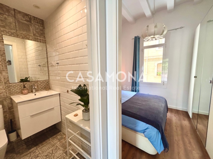 (VERKAUFT) Vollständig renovierte 2-Zimmer-Wohnung mit Balkon, der zum Hafen von Barceloneta zeigt. (VERKAUFT) Vollständig renovierte 2-Zimmer-Wohnung mit Balkon, der zum Hafen von Barceloneta zeigt.