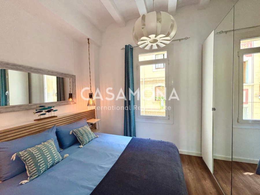 (VERKAUFT) Vollständig renovierte 2-Zimmer-Wohnung mit Balkon, der zum Hafen von Barceloneta zeigt. (VERKAUFT) Vollständig renovierte 2-Zimmer-Wohnung mit Balkon, der zum Hafen von Barceloneta zeigt.