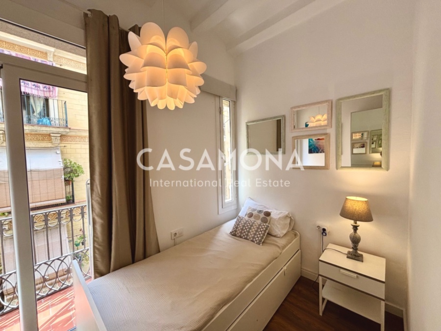 (VERKAUFT) Vollständig renovierte 2-Zimmer-Wohnung mit Balkon, der zum Hafen von Barceloneta zeigt. (VERKAUFT) Vollständig renovierte 2-Zimmer-Wohnung mit Balkon, der zum Hafen von Barceloneta zeigt.