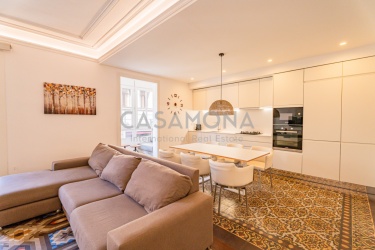 Encantador Apartamento De 2 Dormitorios Con Balcón Y Detalles Catalanes Únicos Cerca De Plaça Catalunya Encantador Apartamento De 2 Dormitorios Con Balcón Y Detalles Catalanes Únicos Cerca De Plaça Catalunya