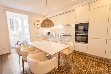 Encantador Apartamento De 2 Dormitorios Con Balcón Y Detalles Catalanes Únicos Cerca De Plaça Catalunya Encantador Apartamento De 2 Dormitorios Con Balcón Y Detalles Catalanes Únicos Cerca De Plaça Catalunya