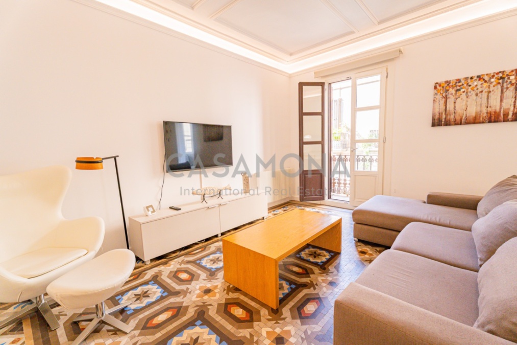 Charming 2-Bedroom Apartment With Balcony And Unique Catalan Features Near Plaça Catalunya Charming 2-Bedroom Apartment With Balcony And Unique Catalan Features Near Plaça Catalunya