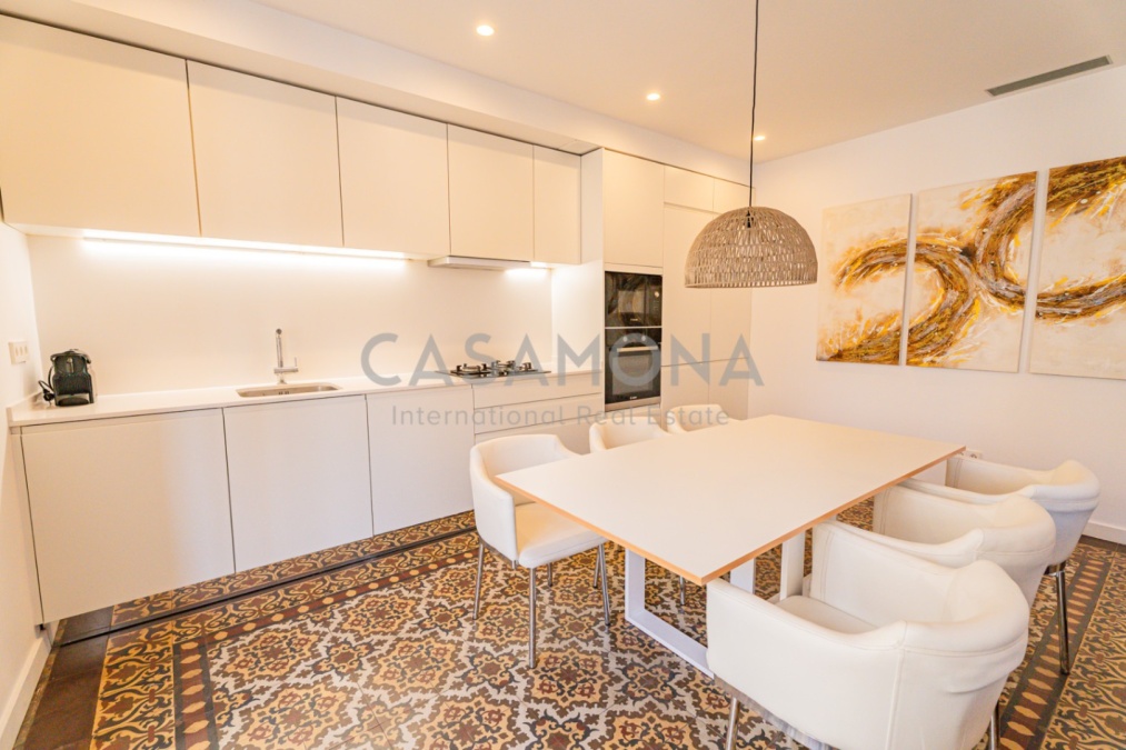 Charmante 2-Zimmer-Wohnung Mit Balkon Und Einzigartigen Katalanischen Details Nahe Plaça Catalunya