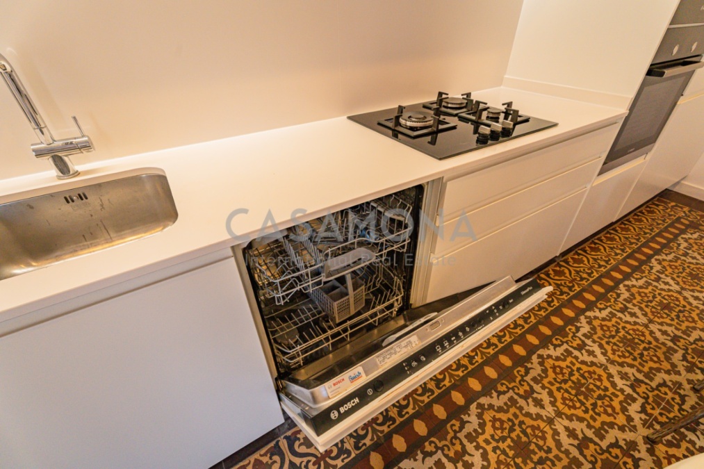 Charming 2-Bedroom Apartment With Balcony And Unique Catalan Features Near Plaça Catalunya Charming 2-Bedroom Apartment With Balcony And Unique Catalan Features Near Plaça Catalunya