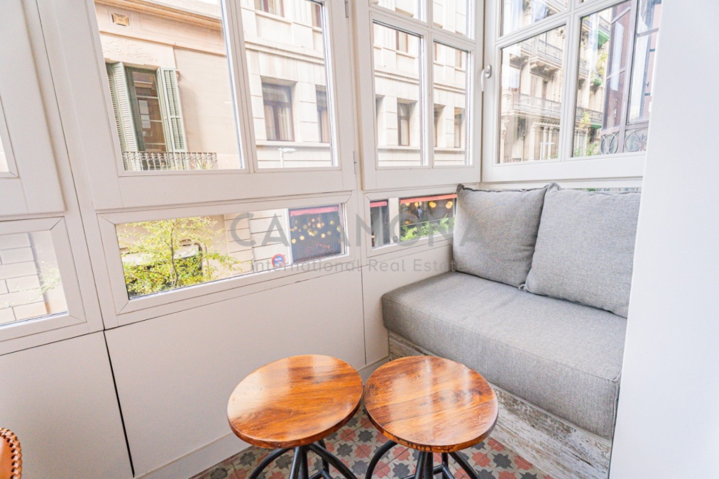 Charming 2-Bedroom Apartment With Balcony And Unique Catalan Features Near Plaça Catalunya Charming 2-Bedroom Apartment With Balcony And Unique Catalan Features Near Plaça Catalunya