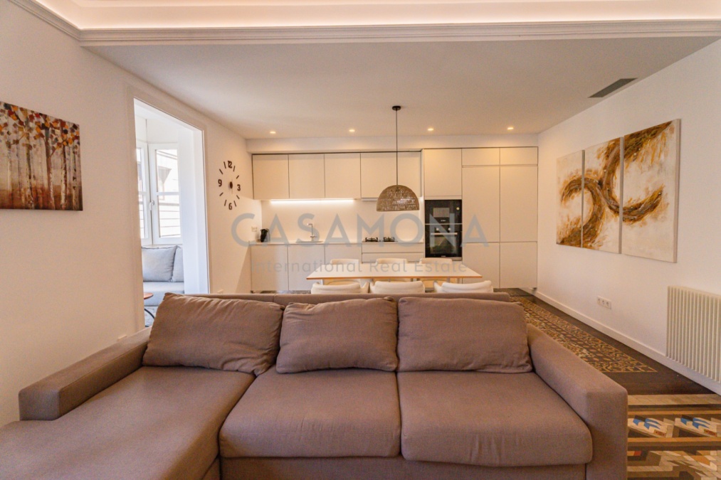 Charmante 2-Zimmer-Wohnung Mit Balkon Und Einzigartigen Katalanischen Details Nahe Plaça Catalunya