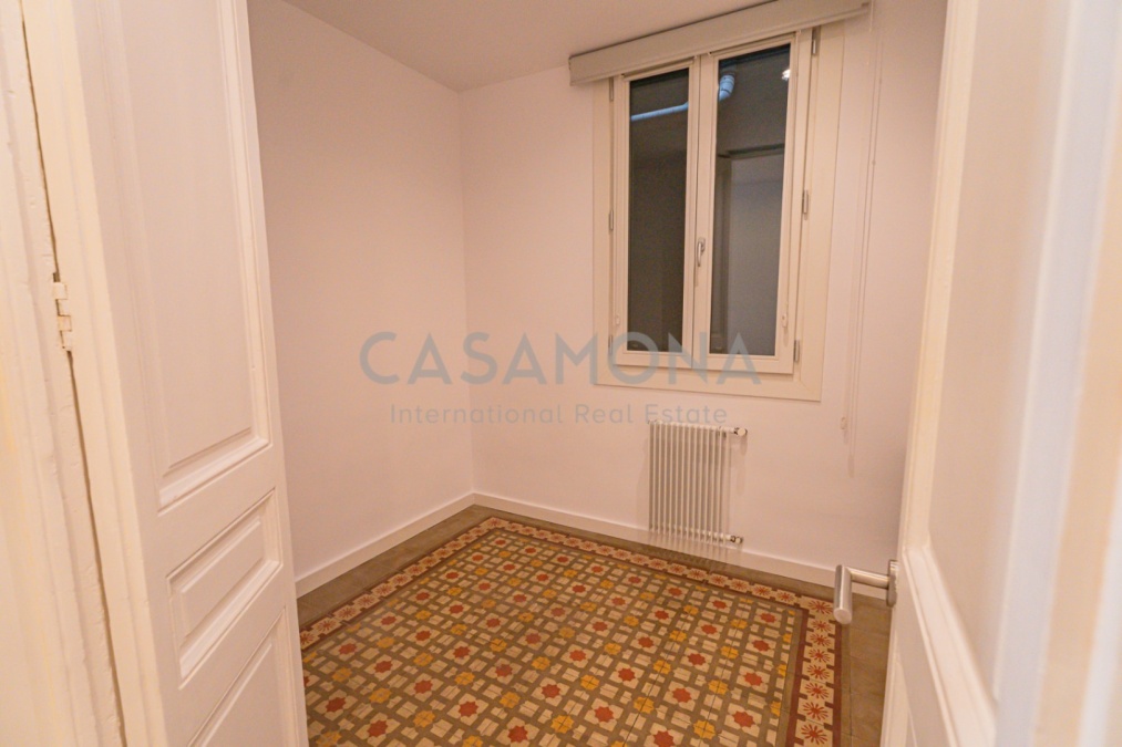 Charmante 2-Zimmer-Wohnung Mit Balkon Und Einzigartigen Katalanischen Details Nahe Plaça Catalunya