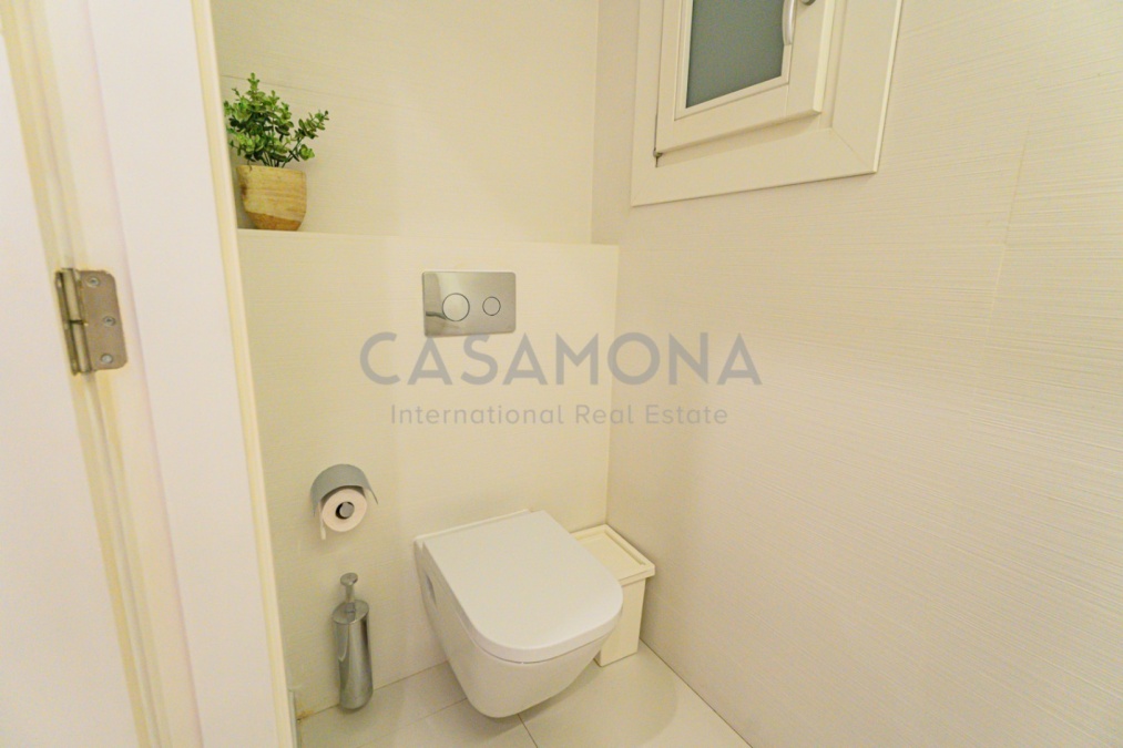 Encantador Apartamento De 2 Dormitorios Con Balcón Y Detalles Catalanes Únicos Cerca De Plaça Catalunya