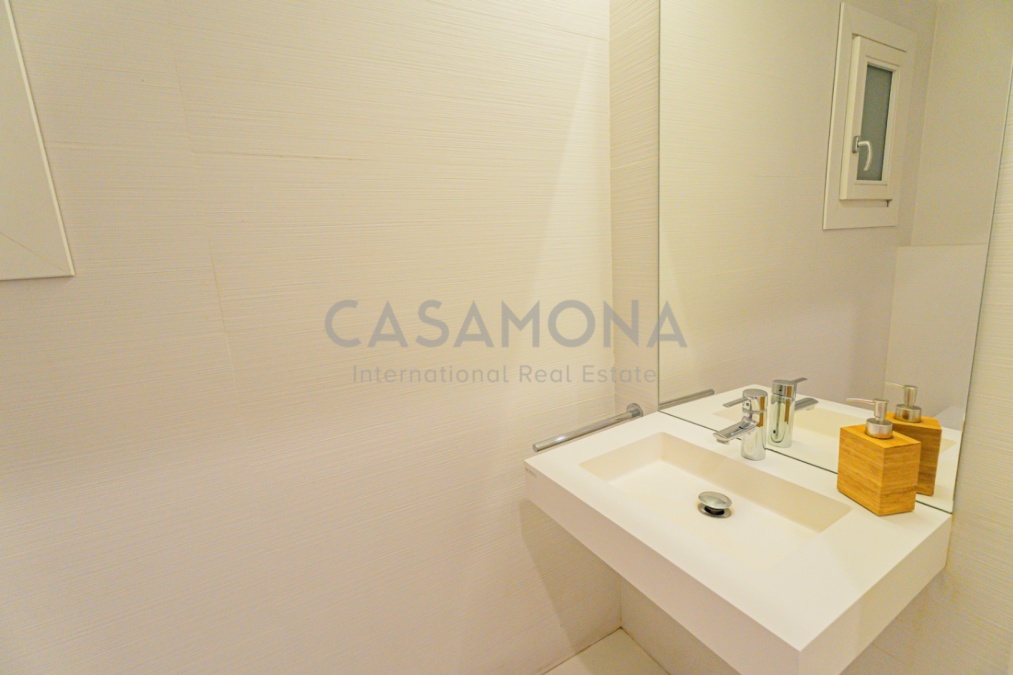 Charmante 2-Zimmer-Wohnung Mit Balkon Und Einzigartigen Katalanischen Details Nahe Plaça Catalunya