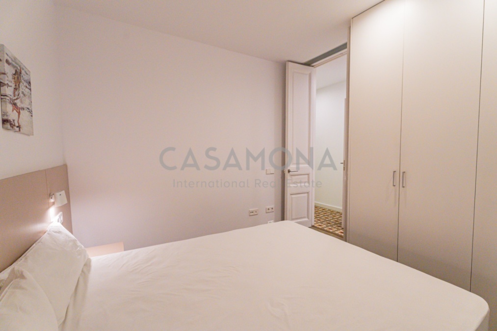 Charming 2-Bedroom Apartment With Balcony And Unique Catalan Features Near Plaça Catalunya Charming 2-Bedroom Apartment With Balcony And Unique Catalan Features Near Plaça Catalunya