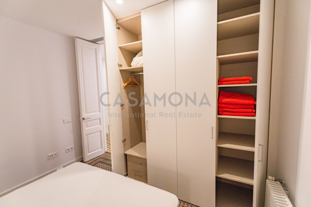 Charmante 2-Zimmer-Wohnung Mit Balkon Und Einzigartigen Katalanischen Details Nahe Plaça Catalunya