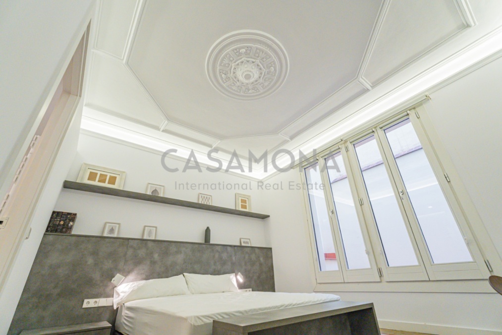 Charming 2-Bedroom Apartment With Balcony And Unique Catalan Features Near Plaça Catalunya Charming 2-Bedroom Apartment With Balcony And Unique Catalan Features Near Plaça Catalunya