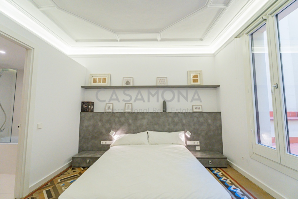 Charming 2-Bedroom Apartment With Balcony And Unique Catalan Features Near Plaça Catalunya Charming 2-Bedroom Apartment With Balcony And Unique Catalan Features Near Plaça Catalunya