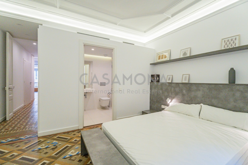 Charming 2-Bedroom Apartment With Balcony And Unique Catalan Features Near Plaça Catalunya Charming 2-Bedroom Apartment With Balcony And Unique Catalan Features Near Plaça Catalunya