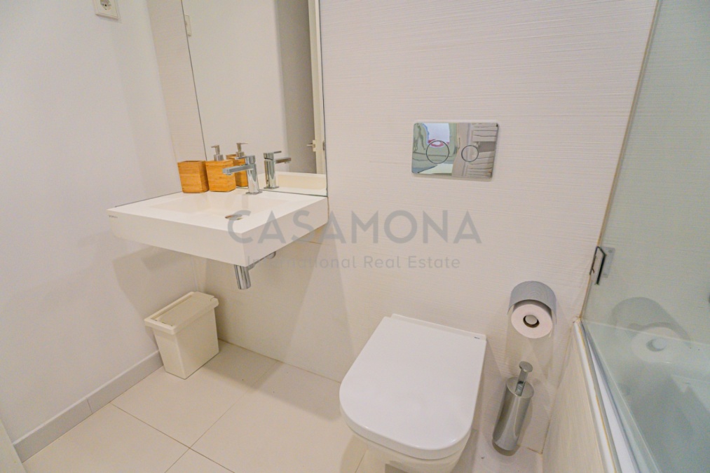 Charming 2-Bedroom Apartment With Balcony And Unique Catalan Features Near Plaça Catalunya Charming 2-Bedroom Apartment With Balcony And Unique Catalan Features Near Plaça Catalunya