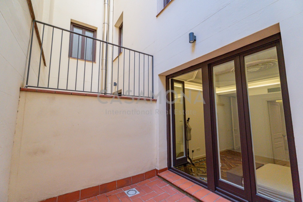 Charming 2-Bedroom Apartment With Balcony And Unique Catalan Features Near Plaça Catalunya Charming 2-Bedroom Apartment With Balcony And Unique Catalan Features Near Plaça Catalunya