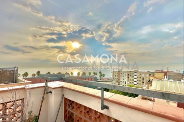 (SOLD) Sea view apartment with double terrace – renovation project full of potential