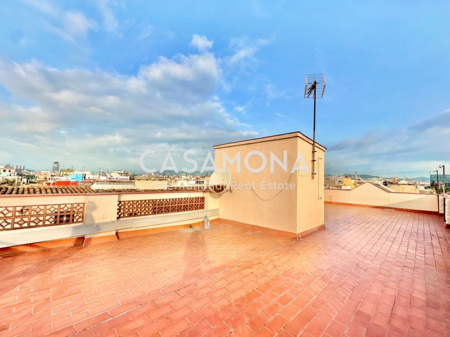 (SOLD) Wohnung mit Meerblick und Doppelterrasse – Renovierungsprojekt mit großem Potenzial (SOLD) Wohnung mit Meerblick und Doppelterrasse – Renovierungsprojekt mit großem Potenzial