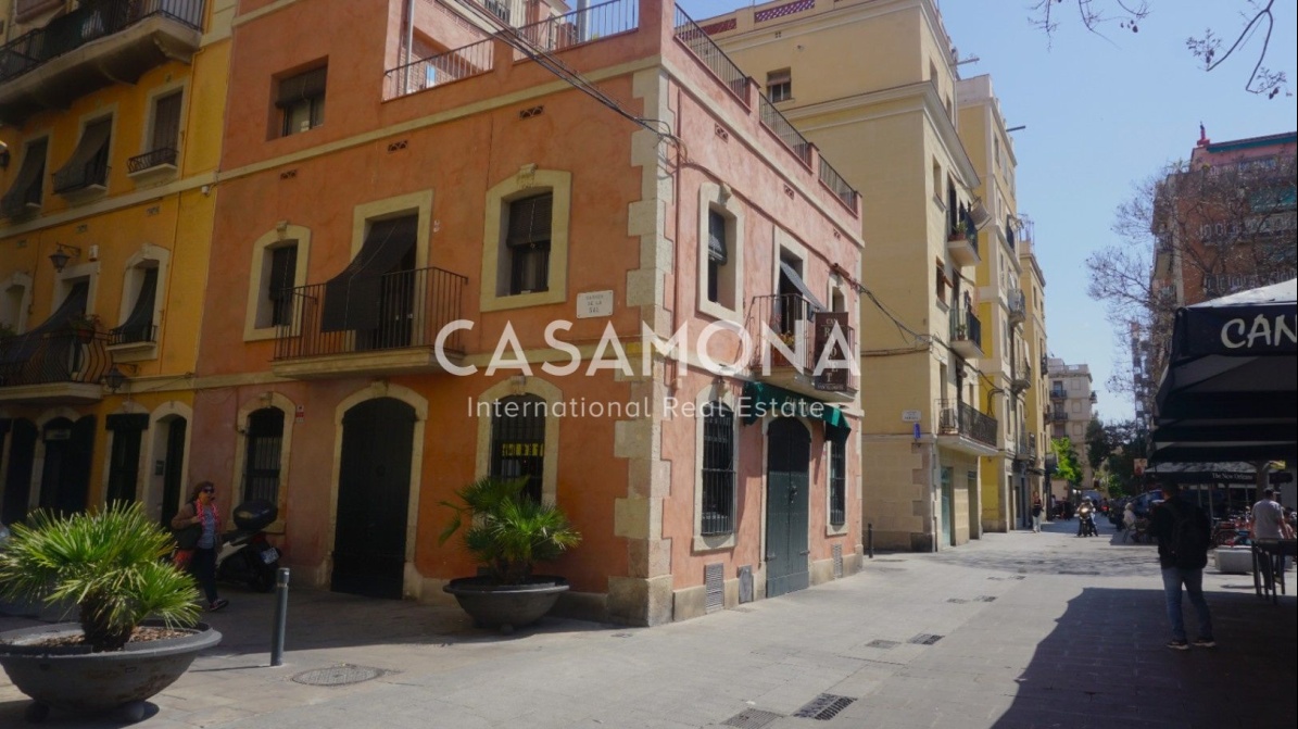 (SOLD) Apartament amb vistes al mar i doble terrassa – projecte de renovació amb molt potencial