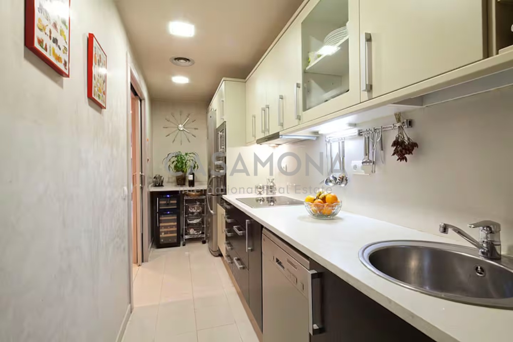 Amplio Piso De 2 Dormitorios Cerca De La Sagrada Família