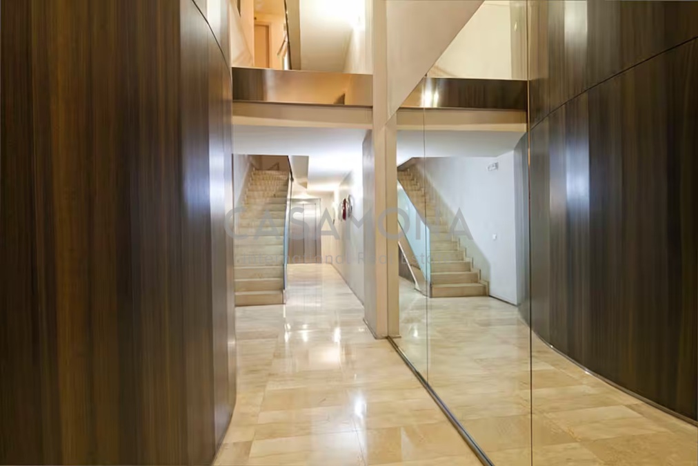 Amplio Piso De 2 Dormitorios Cerca De La Sagrada Família