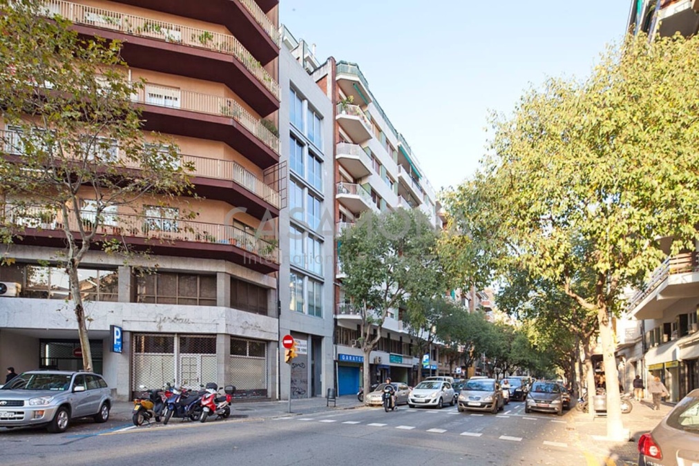 Amplio Piso De 2 Dormitorios Cerca De La Sagrada Família