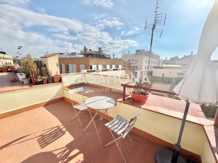 Stylish 2-Bedroom Duplex with Rooftop Terrace in Sought-After El Born Stylish 2-Bedroom Duplex with Rooftop Terrace in Sought-After El Born