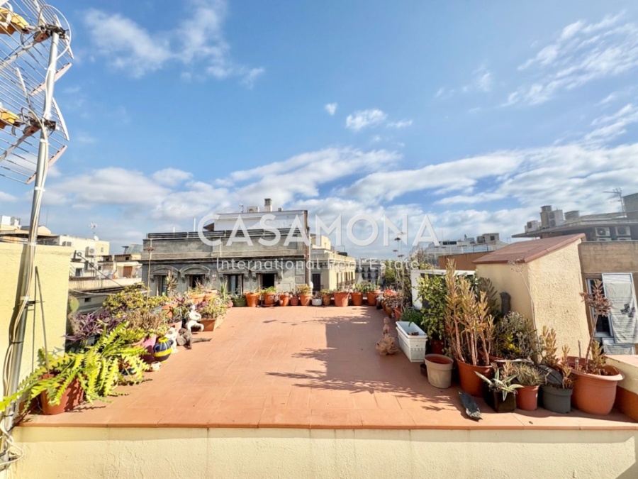 Stylish 2-Bedroom Duplex with Rooftop Terrace in Sought-After El Born Stylish 2-Bedroom Duplex with Rooftop Terrace in Sought-After El Born