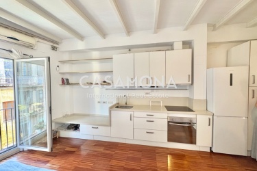 Stylish 2-Bedroom Duplex with Rooftop Terrace in Sought-After El Born Stylish 2-Bedroom Duplex with Rooftop Terrace in Sought-After El Born