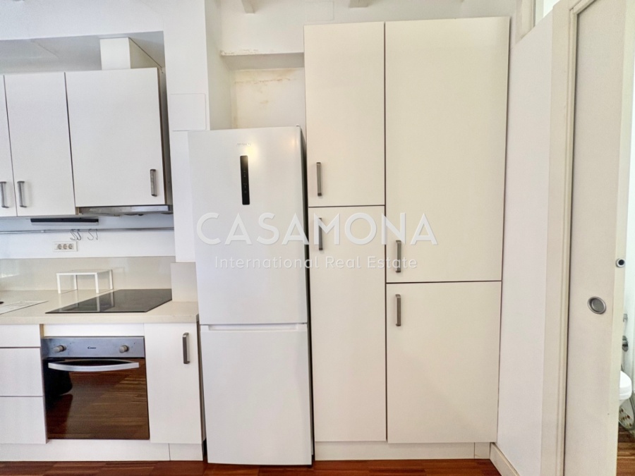 Stylish 2-Bedroom Duplex with Rooftop Terrace in Sought-After El Born Stylish 2-Bedroom Duplex with Rooftop Terrace in Sought-After El Born