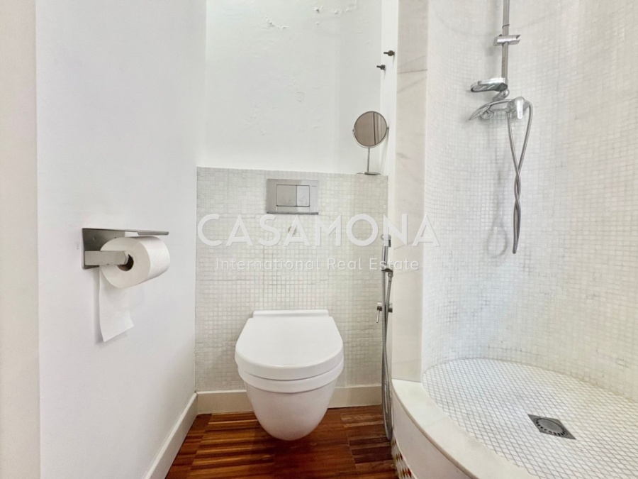 Stylish 2-Bedroom Duplex with Rooftop Terrace in Sought-After El Born Stylish 2-Bedroom Duplex with Rooftop Terrace in Sought-After El Born