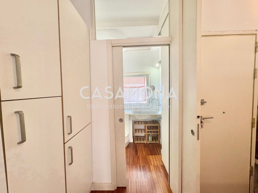 Stylish 2-Bedroom Duplex with Rooftop Terrace in Sought-After El Born Stylish 2-Bedroom Duplex with Rooftop Terrace in Sought-After El Born