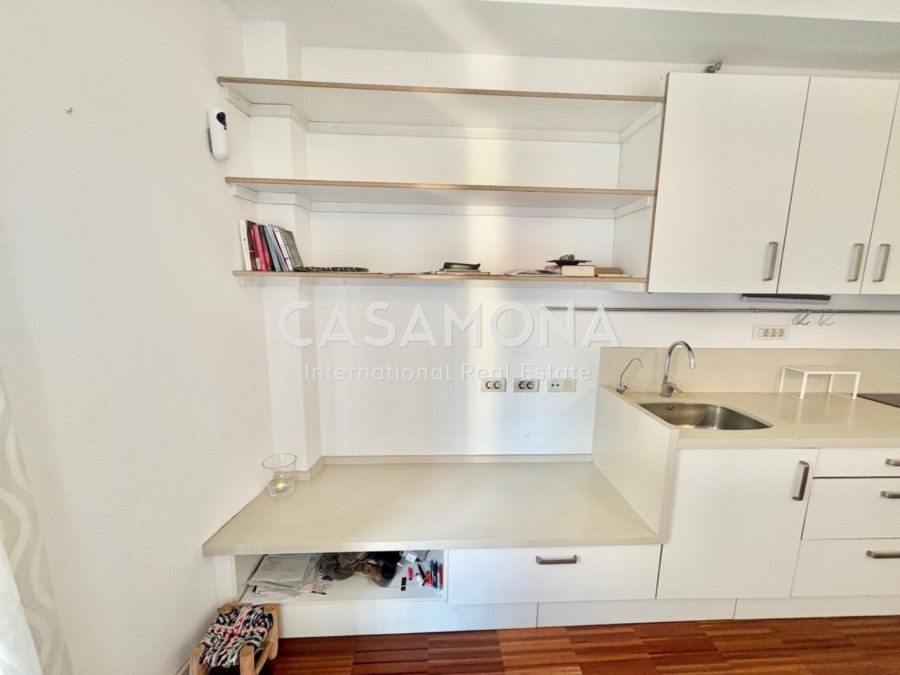 Stylish 2-Bedroom Duplex with Rooftop Terrace in Sought-After El Born Stylish 2-Bedroom Duplex with Rooftop Terrace in Sought-After El Born