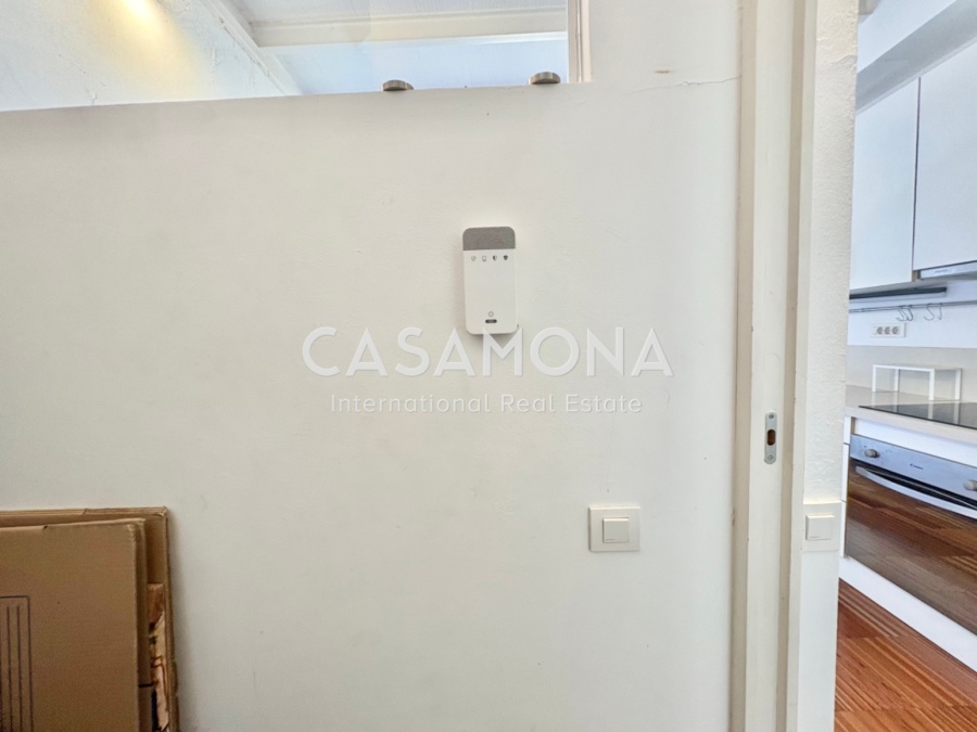 Stylish 2-Bedroom Duplex with Rooftop Terrace in Sought-After El Born Stylish 2-Bedroom Duplex with Rooftop Terrace in Sought-After El Born