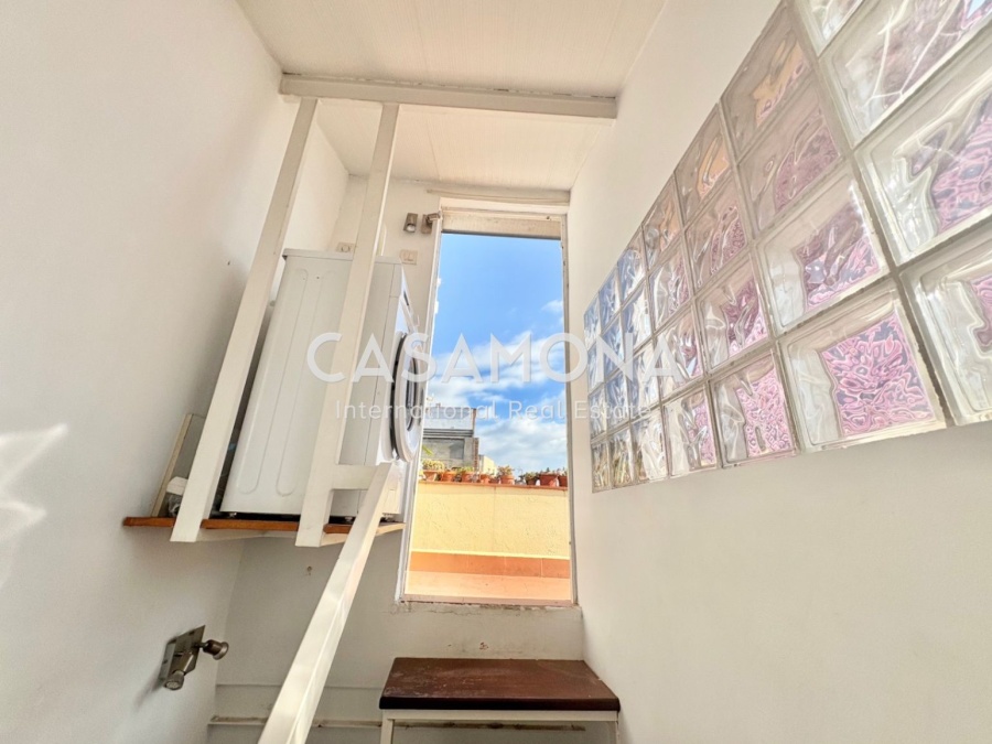 Stylish 2-Bedroom Duplex with Rooftop Terrace in Sought-After El Born Stylish 2-Bedroom Duplex with Rooftop Terrace in Sought-After El Born