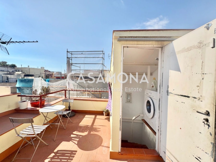 Stylish 2-Bedroom Duplex with Rooftop Terrace in Sought-After El Born Stylish 2-Bedroom Duplex with Rooftop Terrace in Sought-After El Born