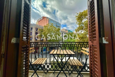 Beautifully Renovated 4 Bedroom Apartment in the heart of Sant Antoni